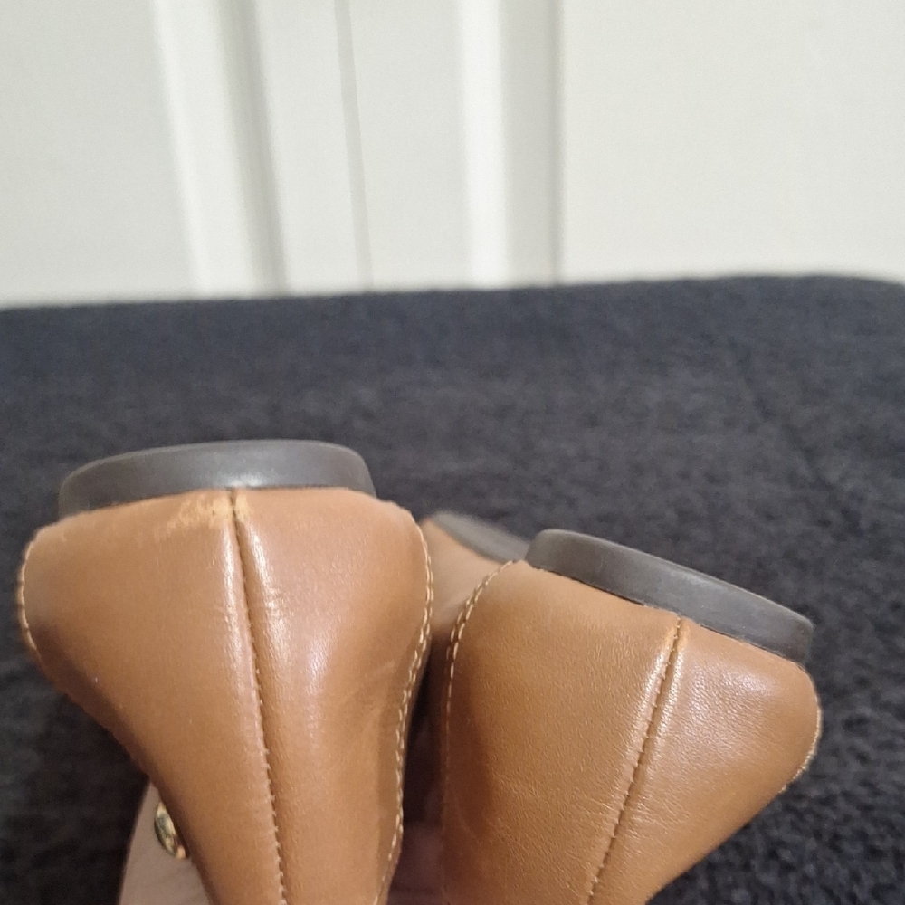 Coach "Chelsea" Faux Leather Tan Leather Flats Metallic Toecap-6½ - Picture 8 of 10